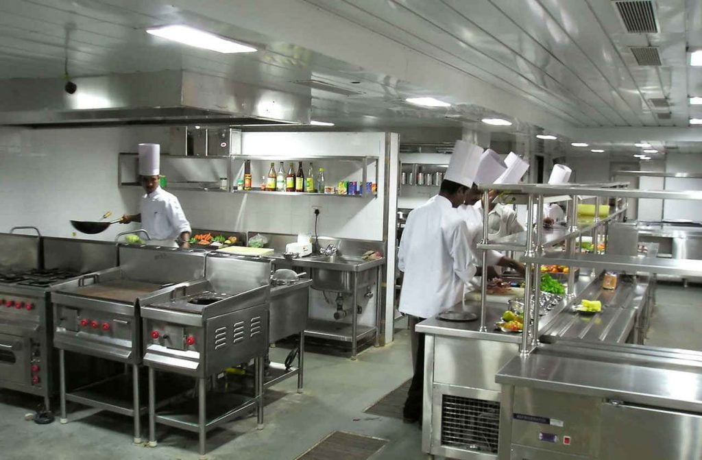 Las cocinas fantasma son cocinas de alquiler que utilizan los restaurantes para cocinar comida que luego van a repartir
